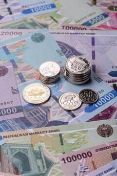 Uzbekistan, uzbek paper banknotes som for settlements and financial transactions. Uzbek som