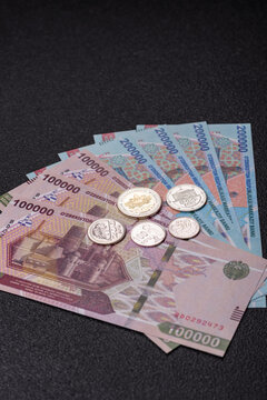 Uzbekistan, uzbek paper banknotes som for settlements and financial transactions. Uzbek som