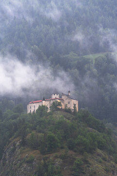 Burg Sprechenstein - Castel Pietra - Campo di Trens - Alto Adige - Italia