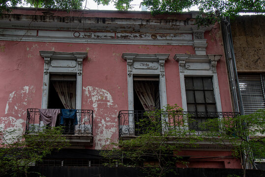fachada, arquitectura, arquitectura mexicana, edificio antiguo, casa antigua, vivienda, arquitectura urbana, ciudad, calle, patrimonio arquitect&oacute;nico, patrimonio urbano, Guadalajara, M&eacute;xico, centro hi