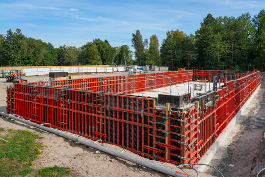 Large Concrete Foundation Wall Formwork System at Building Construction Site