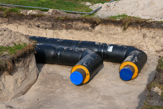 Pre-Insulated District Heating Pipe Connections Installed in Utility Trench
