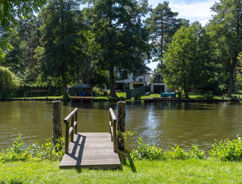 Idyllische Landschaft am Ufer der Dahme in unmittelbarer N&auml;he zum F&auml;hrhaus Dolgenbrodt, Brandenburg, Deutschland