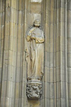 Escultura de San Judas Tadeo en la Catedral Nueva de Vitoria