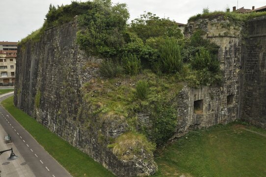 Baluarte de San Nicol&aacute;s en el recinto amurallado de Hondarribia