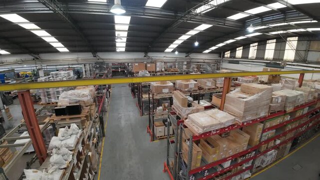 Dep&oacute;sito industrial y galp&oacute;n de f&aacute;brica, espacio de almacenamiento y log&iacute;stica en complejo industrial