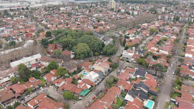 Vista a&eacute;rea de Ciudad Jard&iacute;n Lomas del Palomar, barrio residencial arbolado y urbanismo planificado en Tres de Febrero, Buenos Aires