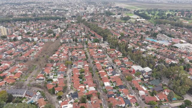 Vista a&eacute;rea de Ciudad Jard&iacute;n Lomas del Palomar, barrio residencial arbolado y urbanismo planificado en Tres de Febrero, Buenos Aires