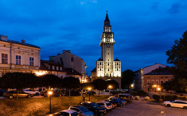 Katedra ,,,sw. Mikołaja w Bielsku Białej w nocnych światłach ulicznych latarni Polska © kubikactive