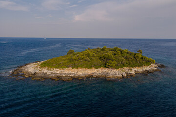 Fototapeta premium Aerial top view of tropical island surrounded by turquoise sea.
