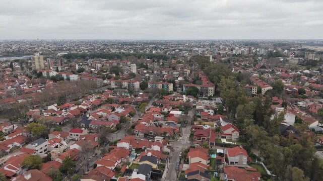 Vista a&eacute;rea de Ciudad Jard&iacute;n Lomas del Palomar, barrio residencial arbolado y urbanismo planificado en Tres de Febrero, Buenos Aires