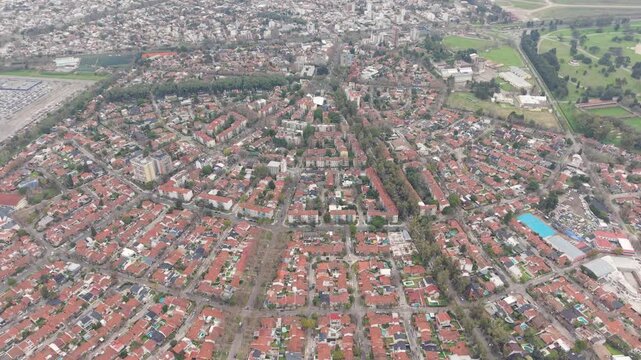 Vista a&eacute;rea de Ciudad Jard&iacute;n Lomas del Palomar, barrio residencial arbolado y urbanismo planificado en Tres de Febrero, Buenos Aires