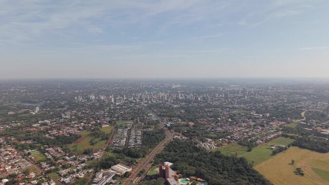 Vista a&eacute;rea general de Foz do Igua&ccedil;u, ciudad tur&iacute;stica brasile&ntilde;a de la Triple Frontera entre Brasil, Argentina y Paraguay