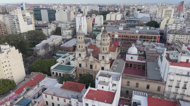Iglesia de San Pedro Gonz&aacute;lez Telmo vista desde dron, monumento hist&oacute;rico jesuita y patrimonio del casco hist&oacute;rico de Buenos Aires