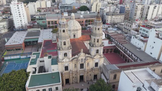 Iglesia de San Pedro Gonz&aacute;lez Telmo vista desde dron, monumento hist&oacute;rico jesuita y patrimonio del casco hist&oacute;rico de Buenos Aires