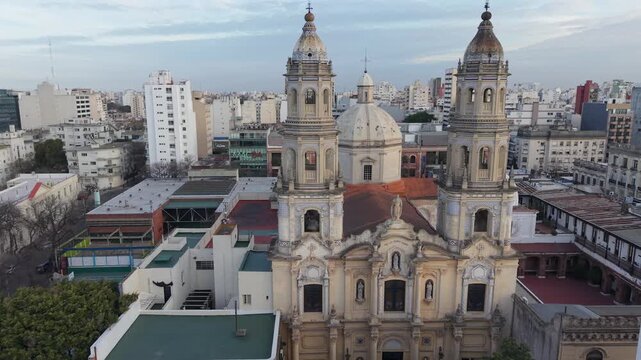 Iglesia de San Pedro Gonz&aacute;lez Telmo vista desde dron, monumento hist&oacute;rico jesuita y patrimonio del casco hist&oacute;rico de Buenos Aires