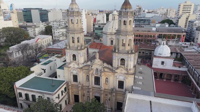Iglesia de San Pedro Gonz&aacute;lez Telmo vista desde dron, monumento hist&oacute;rico jesuita y patrimonio del casco hist&oacute;rico de Buenos Aires