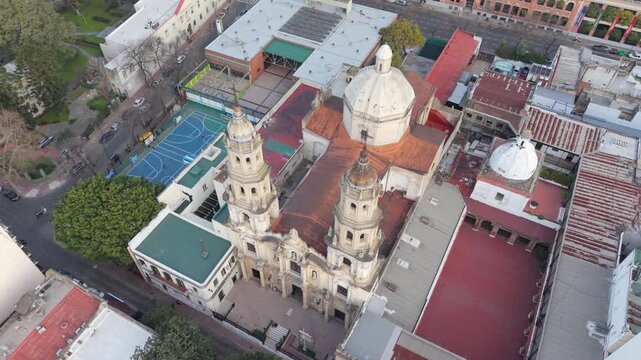 Iglesia de San Pedro Gonz&aacute;lez Telmo vista desde dron, monumento hist&oacute;rico jesuita y patrimonio del casco hist&oacute;rico de Buenos Aires