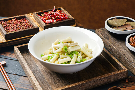 Stir-fried lotus root stems with green chili peppers