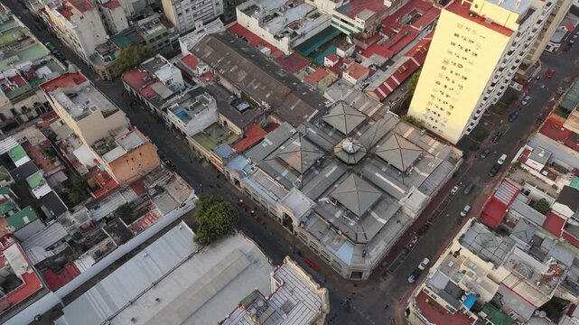 Mercado de San Telmo en Buenos Aires, turismo y viajes por el casco hist&oacute;rico de la ciudad