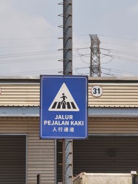 Pedestrian Walkway 🚶&zwj;♂️ &mdash; A designated path that keeps pedestrians safe while making every journey more comfortable and organized.