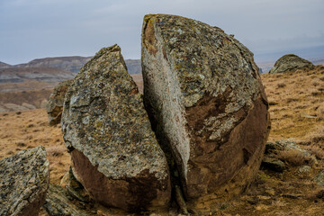 Large split rock in the Mangystau District landscape © Emad Aljumah