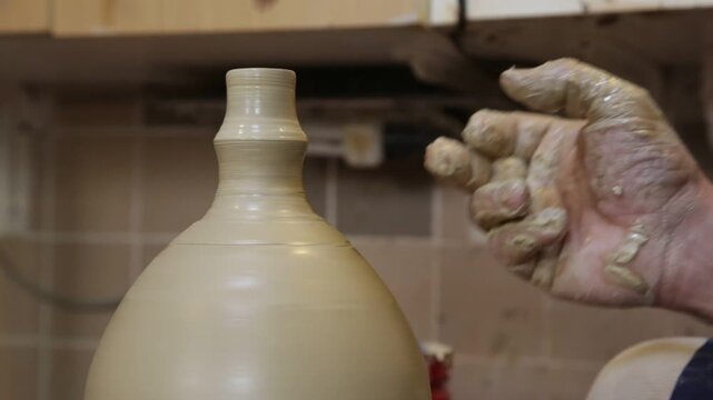 The fingers of potter at work