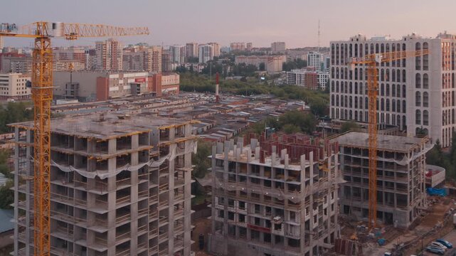 Timelapse of the constriction site of the living building in the city