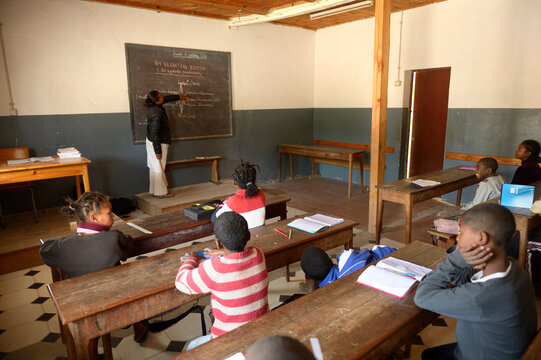 Madagaskar, Pupils in Fianarantsoa elementary school