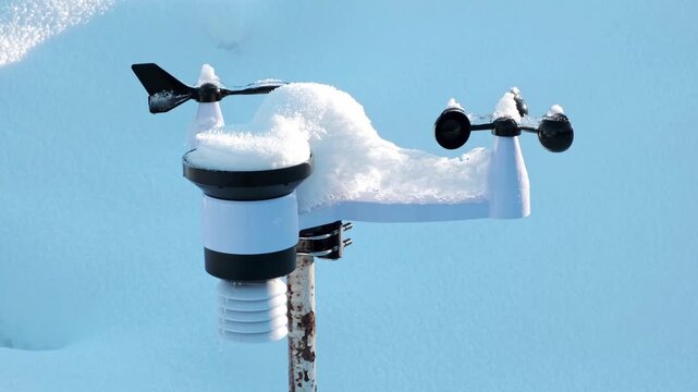 Wireless weather station on pole in snow. Sensors of temperature and humidity, Rain gauge and snow, Wind speed and direction. Climate monitoring, atmospheric research, Meteorological equipment. 4K.
