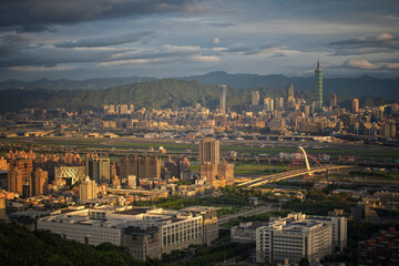 Obraz premium Overlooking Taipei from the mountain observation deck, Taiwan