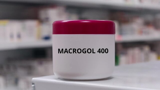 MACROGOL 400 water-soluble ointment base or consistency-modifying excipient