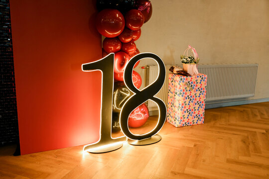 decor with balloons of red and black collors ,18th birthday