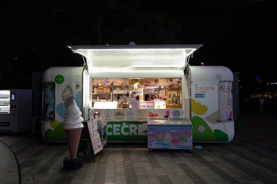 Ice cream kiosk at OH Bay Shenzhen