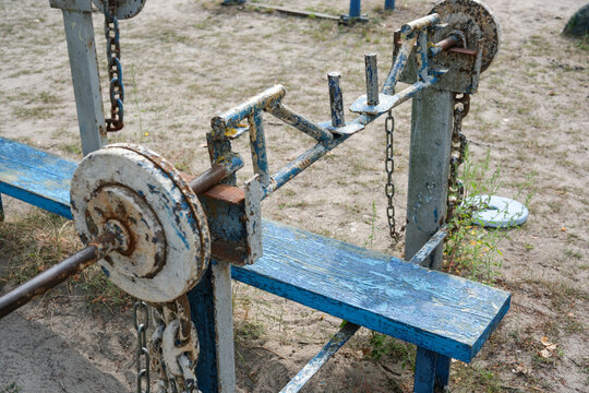 Brutal homemade multi grip lat pulldown row machine at outdoor gym