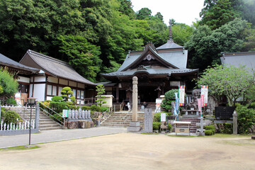 Fototapeta premium Main Hall Hondo and Forested Mountain at Okuboji Temple on Shikoku Henro Pilgrimage, Kagawa, Japan 2026