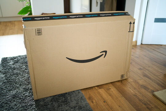 Amazon Prime package delivered to apartment home 06.05.2026 Poland, Katowice, EU