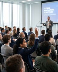 Obraz premium Professional audience attending a business conference with a woman