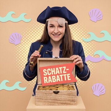 Piratin &ouml;ffnet Schatztruhe mit Schatz-Rabatte von oben
