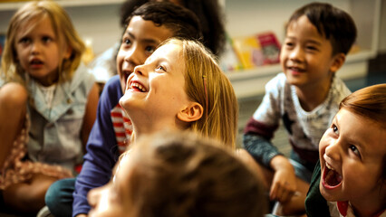 Fototapeta premium Joyful children gathered in a classroom setting