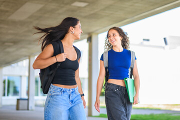 Obraz premium portrait of two teens friends students in university background