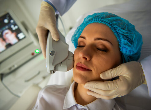 Facial Lifting Treatment.