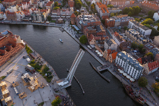 Aerial view of the Olowianka Footbridge raised over the Motlawa River in the historic center of Gdansk, surrounded by traditional architecture in Gdansk, Pomeranian Voivodeship, Poland.