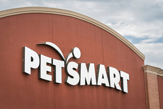 Fort Collins, CO, USA - August 25, 2026: PetSmart sign and logo on the facade of a retail store in Fort Collins, Colorado. Pet supplies and pet services retail chain.