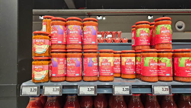 Mutti pasta sauce jars displaying on supermarket shelf