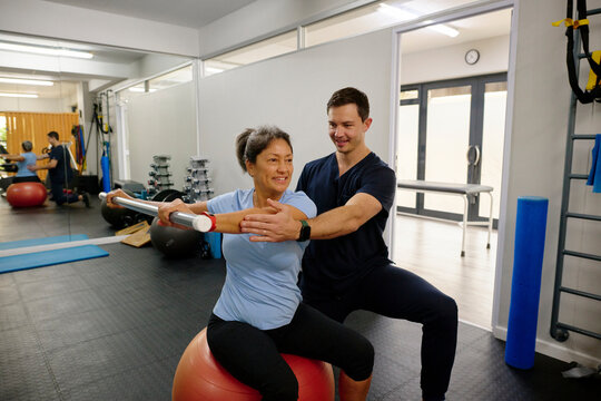 physiotherapist fitness exercise