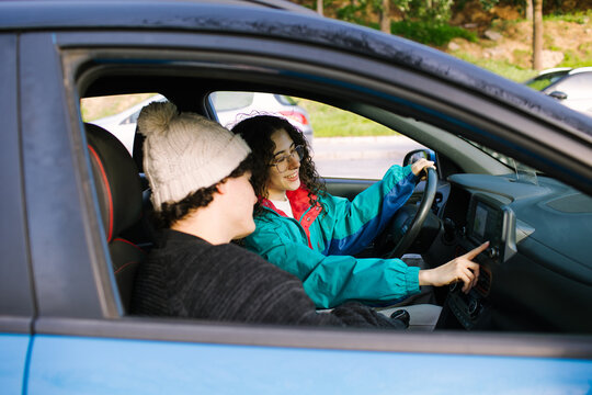 Friends use car pulse screen during road trip