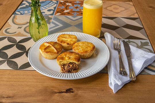 Brazilian empada de massa podre - Savory meat pies and orange juice
