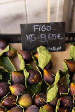 basket of figs for sale at a Portugese market