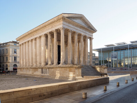 Europe, France, Provence, Nimes Maison carr&eacute;e and Carr&eacute; d'Art